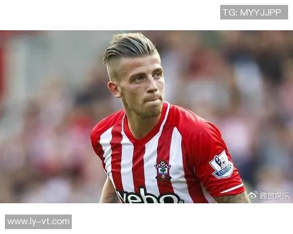 足球场上的邂逅与心动：球星们如何用魅力与技巧搭讪心仪对象